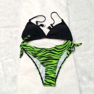 WOMENS 2 PIECE BLACK AND GREEN BIKINI SIZE SMALL